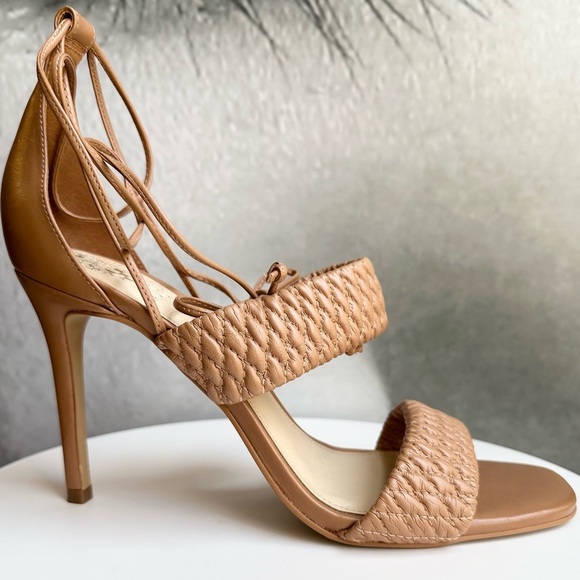 🌸VINCE CAMUTO🌸 Antilique  Strappy Sandals Size: 10M - Picture 9 of 14